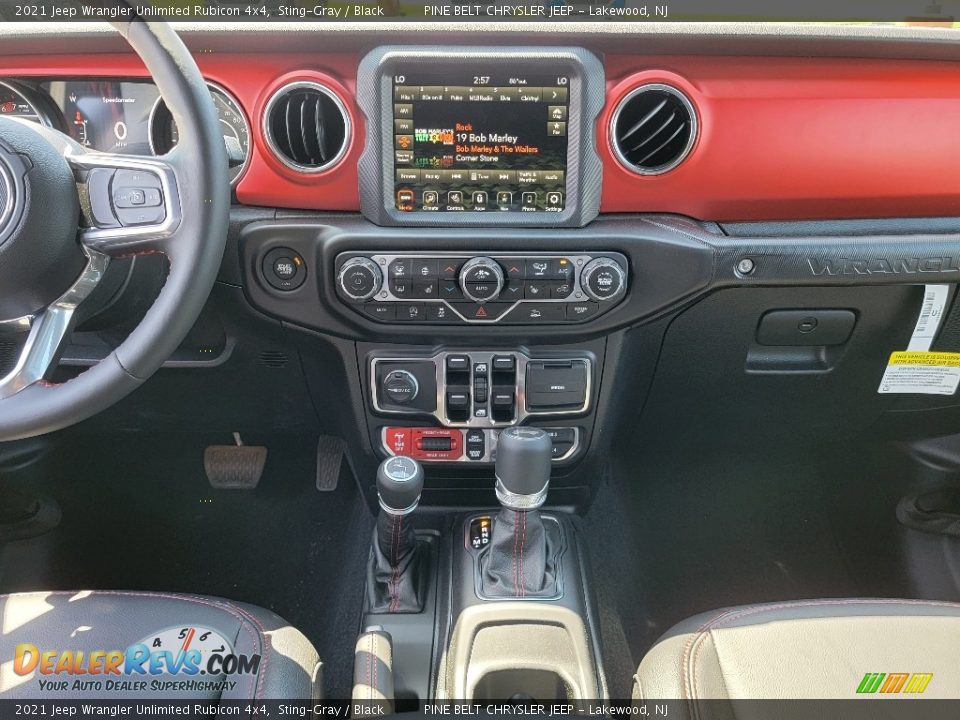 Dashboard of 2021 Jeep Wrangler Unlimited Rubicon 4x4 Photo #10