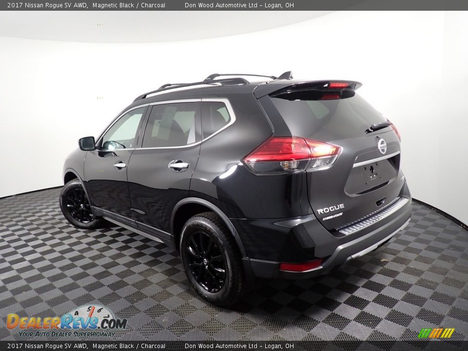 2017 Nissan Rogue SV AWD Magnetic Black / Charcoal Photo #10