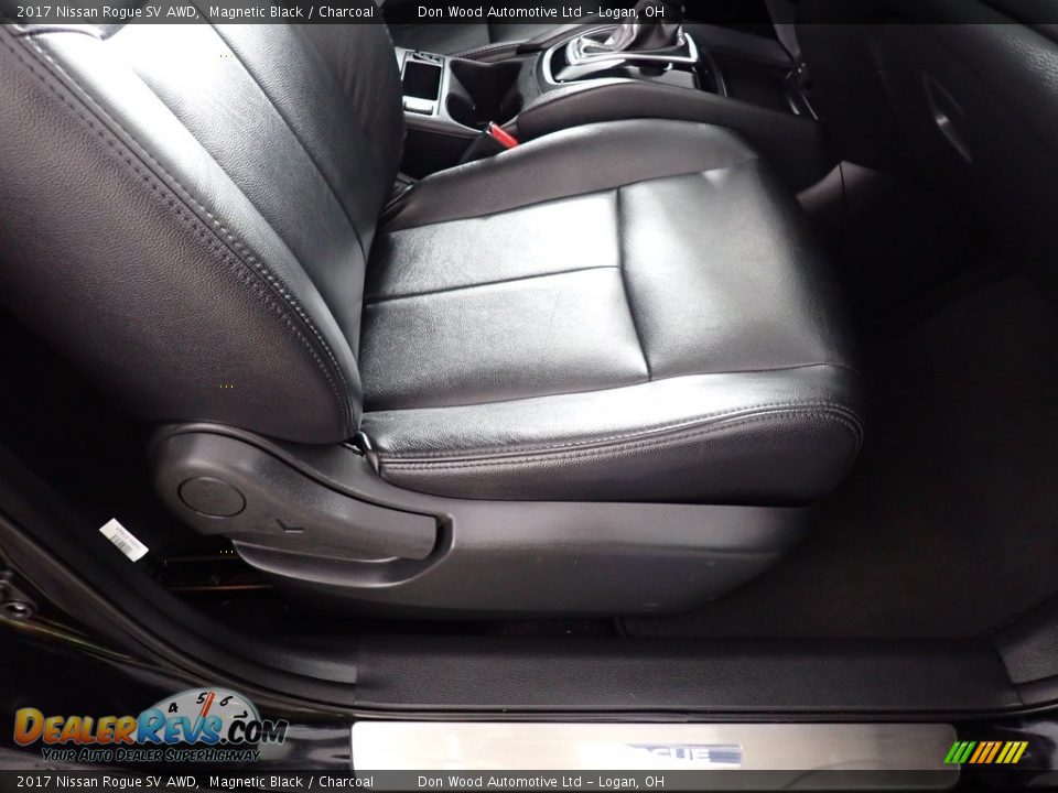 2017 Nissan Rogue SV AWD Magnetic Black / Charcoal Photo #30
