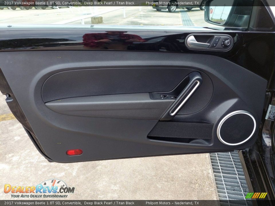 Door Panel of 2017 Volkswagen Beetle 1.8T SEL Convertible Photo #12