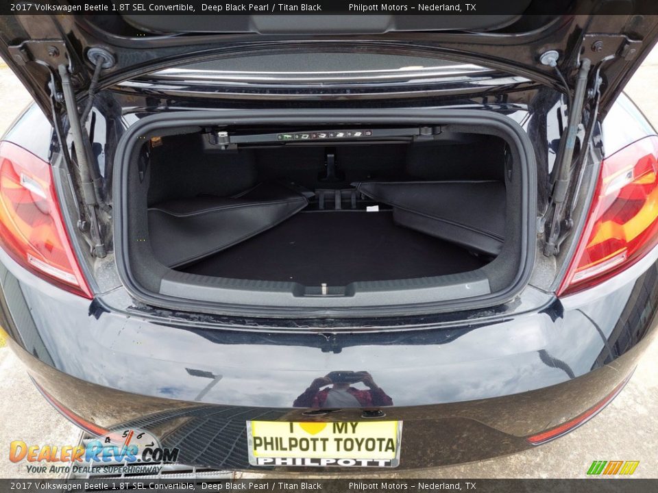 2017 Volkswagen Beetle 1.8T SEL Convertible Deep Black Pearl / Titan Black Photo #24