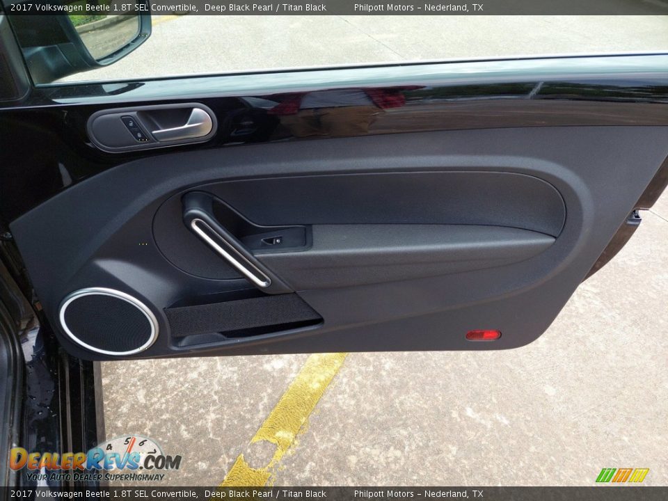 Door Panel of 2017 Volkswagen Beetle 1.8T SEL Convertible Photo #25