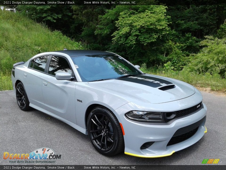 Front 3/4 View of 2021 Dodge Charger Daytona Photo #4