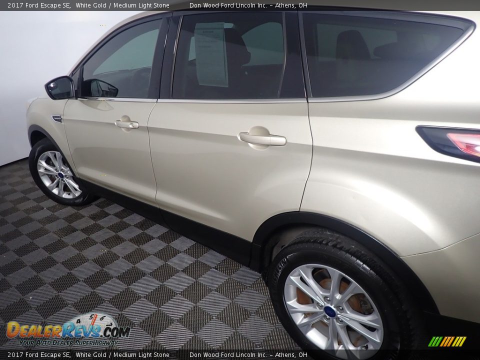 2017 Ford Escape SE White Gold / Medium Light Stone Photo #18