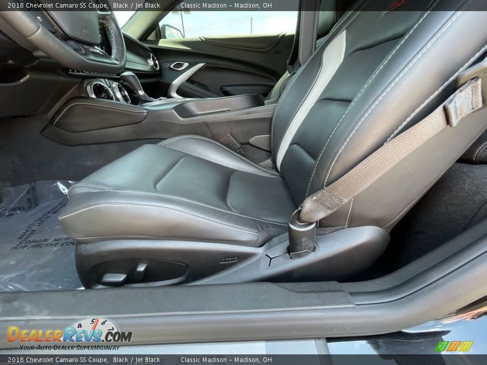 Front Seat of 2018 Chevrolet Camaro SS Coupe Photo #4