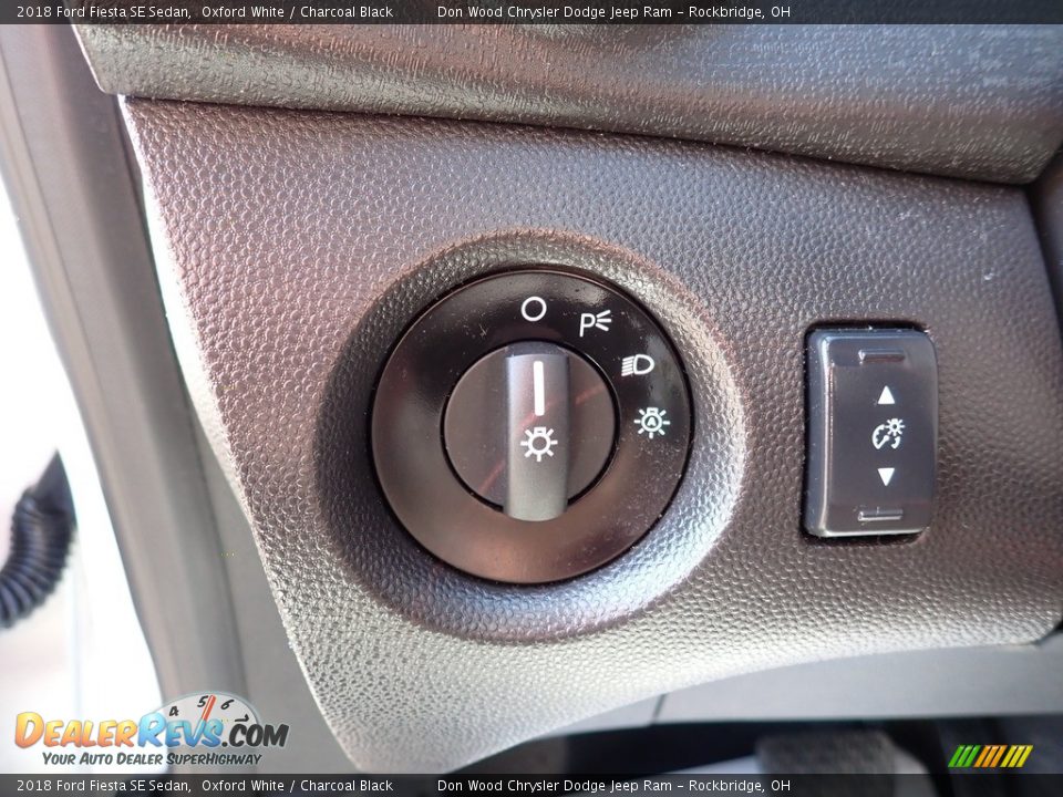2018 Ford Fiesta SE Sedan Oxford White / Charcoal Black Photo #19