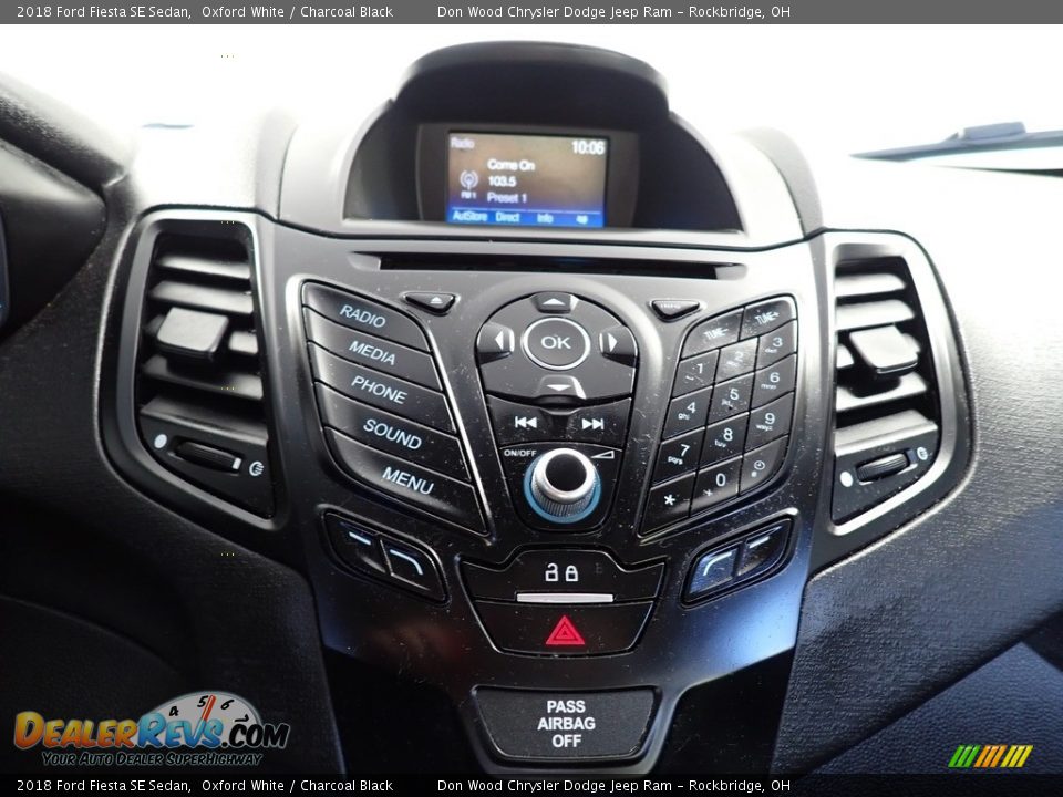 2018 Ford Fiesta SE Sedan Oxford White / Charcoal Black Photo #26