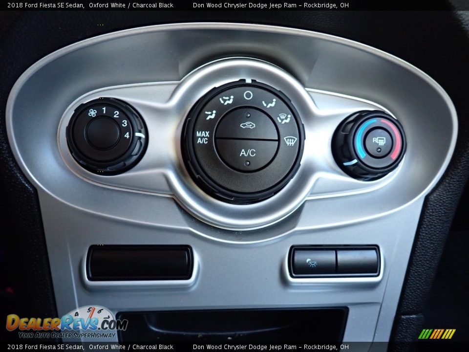 2018 Ford Fiesta SE Sedan Oxford White / Charcoal Black Photo #27