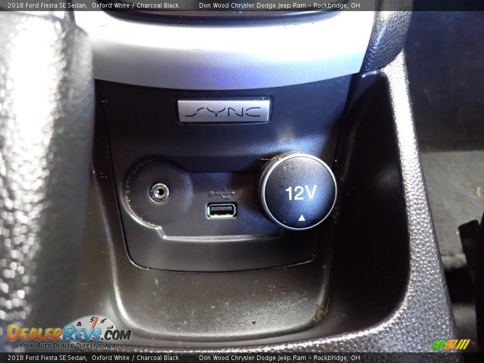 2018 Ford Fiesta SE Sedan Oxford White / Charcoal Black Photo #28