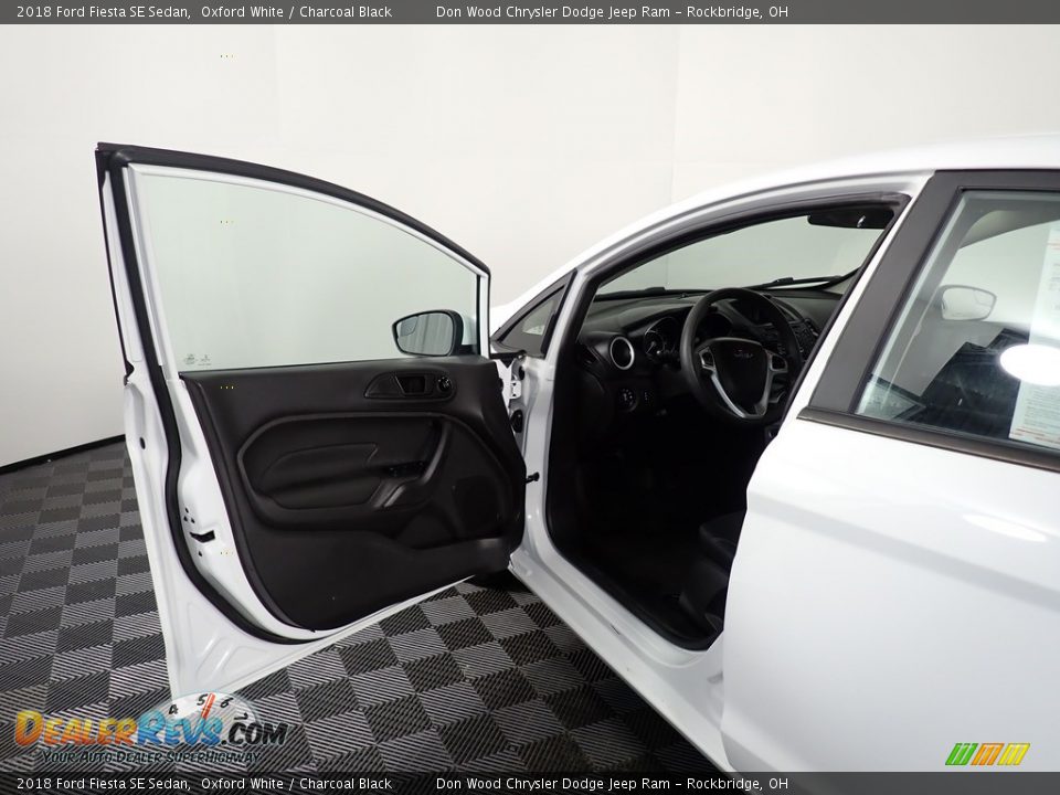 2018 Ford Fiesta SE Sedan Oxford White / Charcoal Black Photo #29