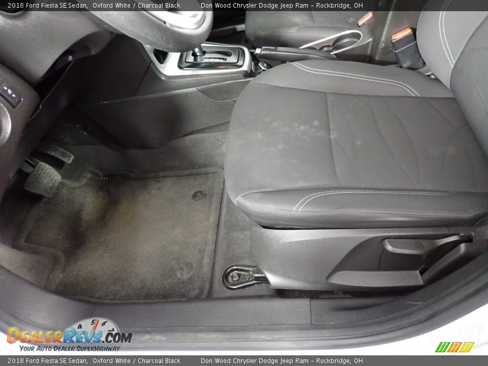 2018 Ford Fiesta SE Sedan Oxford White / Charcoal Black Photo #30