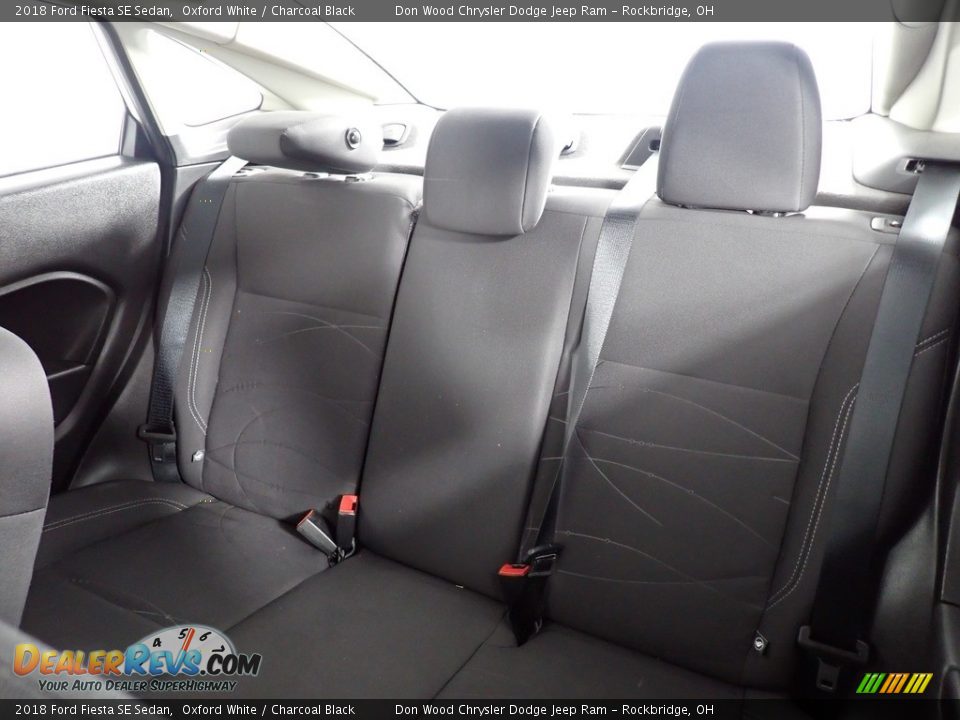 2018 Ford Fiesta SE Sedan Oxford White / Charcoal Black Photo #32