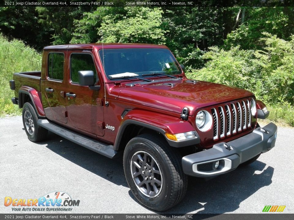 Front 3/4 View of 2021 Jeep Gladiator Overland 4x4 Photo #4