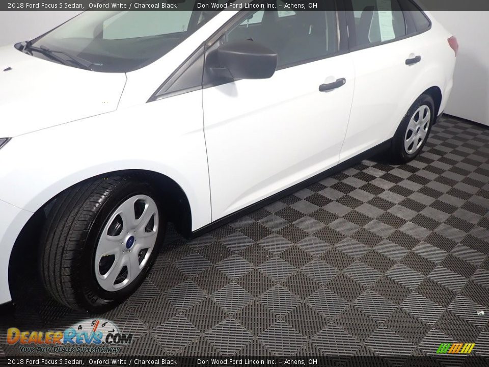 2018 Ford Focus S Sedan Oxford White / Charcoal Black Photo #10