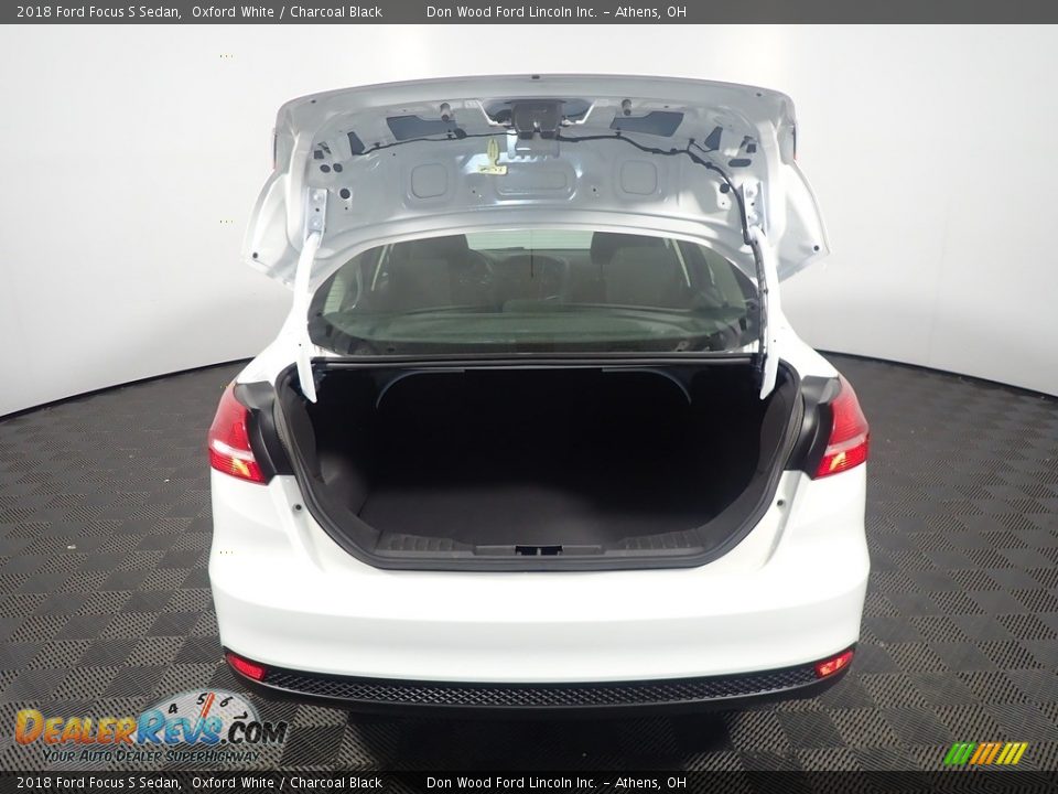 2018 Ford Focus S Sedan Oxford White / Charcoal Black Photo #14