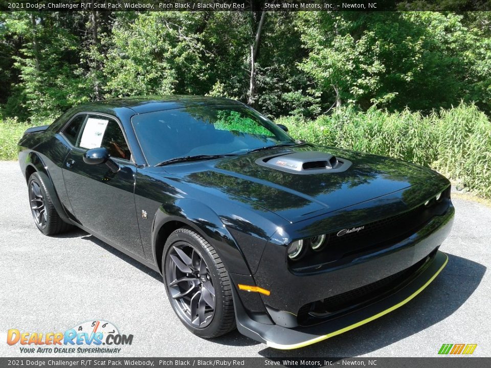 Front 3/4 View of 2021 Dodge Challenger R/T Scat Pack Widebody Photo #4