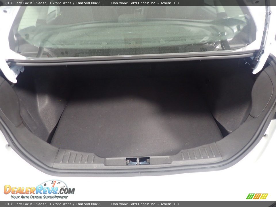 2018 Ford Focus S Sedan Oxford White / Charcoal Black Photo #15