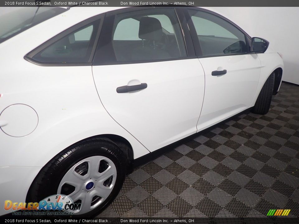 2018 Ford Focus S Sedan Oxford White / Charcoal Black Photo #19