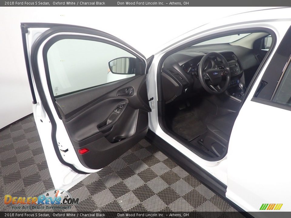 2018 Ford Focus S Sedan Oxford White / Charcoal Black Photo #20