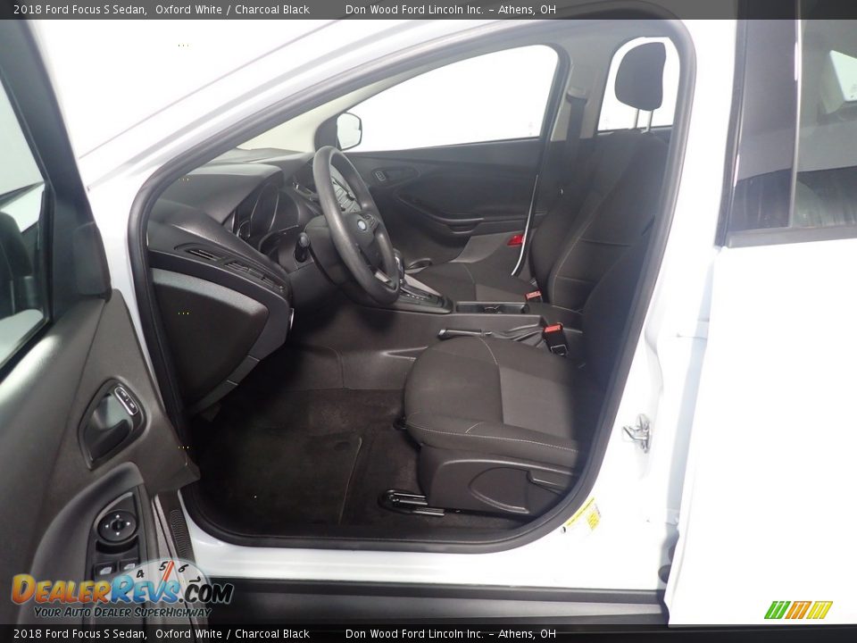 2018 Ford Focus S Sedan Oxford White / Charcoal Black Photo #22