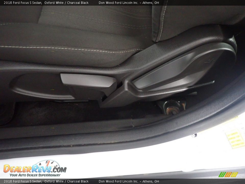 2018 Ford Focus S Sedan Oxford White / Charcoal Black Photo #23