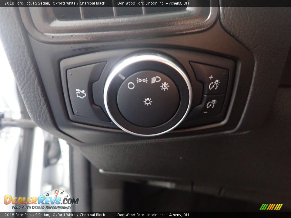 2018 Ford Focus S Sedan Oxford White / Charcoal Black Photo #31