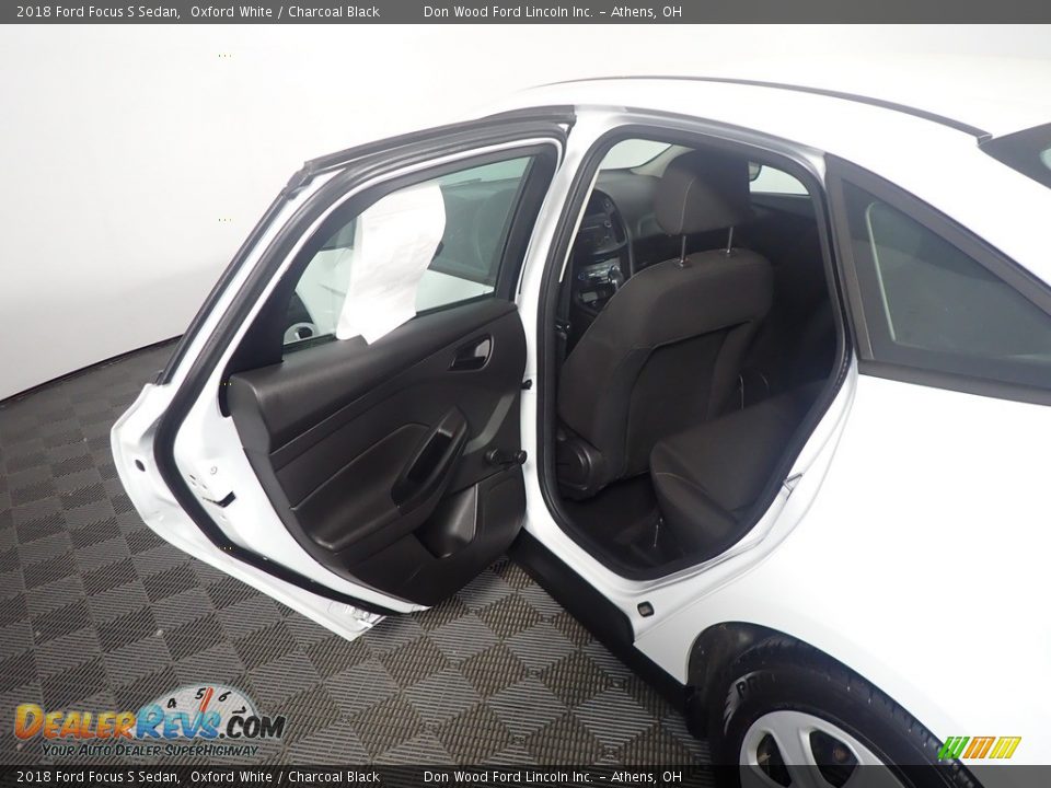 2018 Ford Focus S Sedan Oxford White / Charcoal Black Photo #33