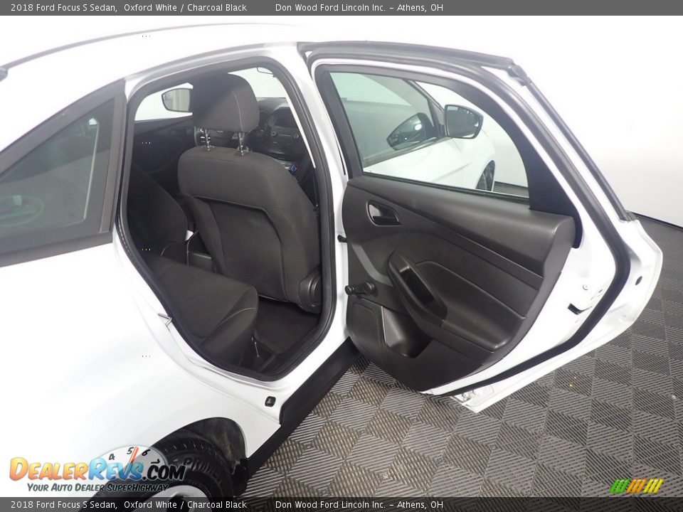 2018 Ford Focus S Sedan Oxford White / Charcoal Black Photo #35