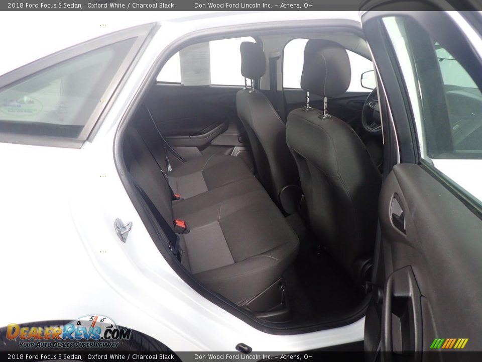 2018 Ford Focus S Sedan Oxford White / Charcoal Black Photo #36