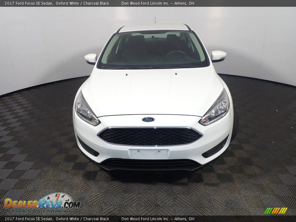 2017 Ford Focus SE Sedan Oxford White / Charcoal Black Photo #5