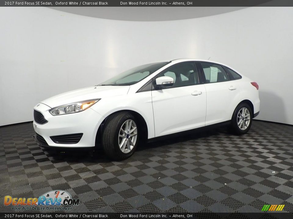2017 Ford Focus SE Sedan Oxford White / Charcoal Black Photo #8