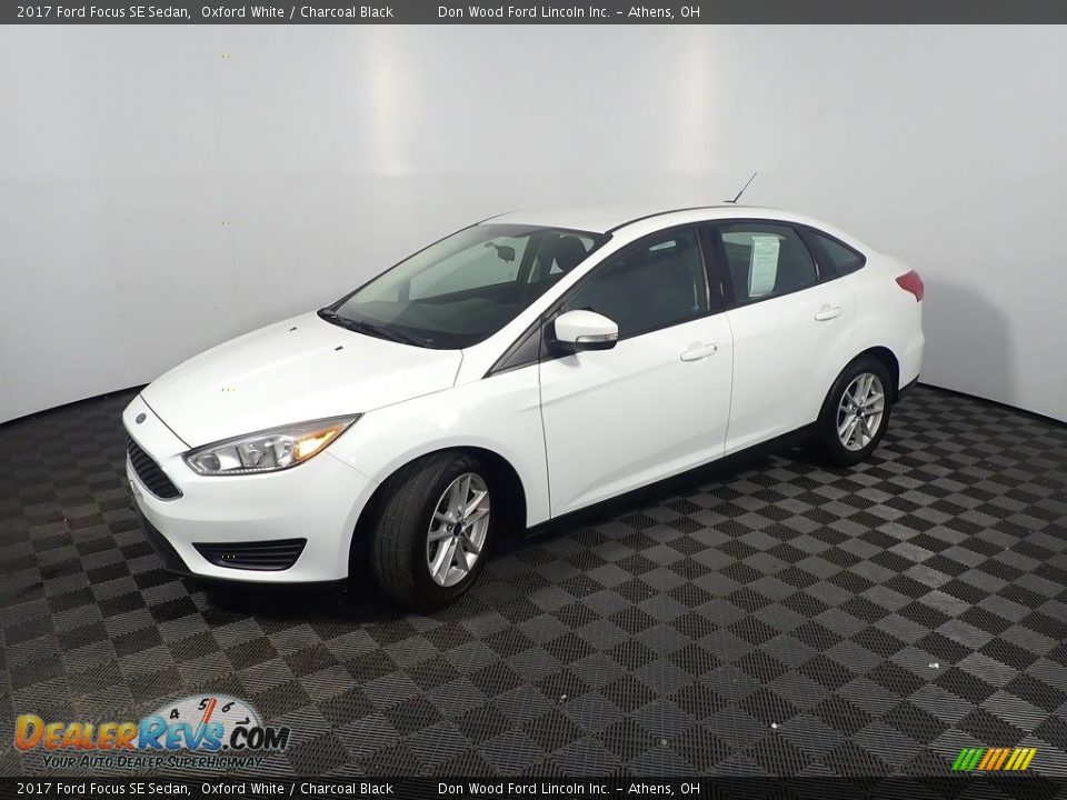 2017 Ford Focus SE Sedan Oxford White / Charcoal Black Photo #9