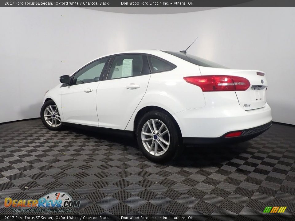 2017 Ford Focus SE Sedan Oxford White / Charcoal Black Photo #11