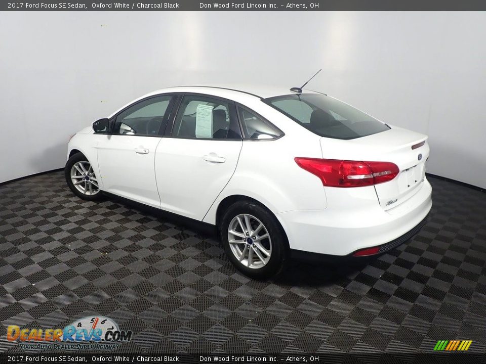 2017 Ford Focus SE Sedan Oxford White / Charcoal Black Photo #12