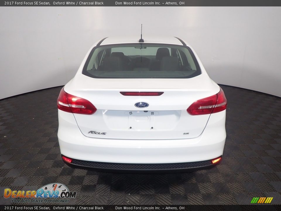 2017 Ford Focus SE Sedan Oxford White / Charcoal Black Photo #13