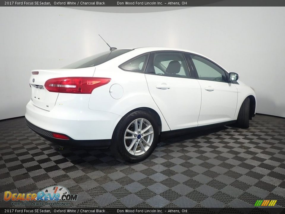 2017 Ford Focus SE Sedan Oxford White / Charcoal Black Photo #16