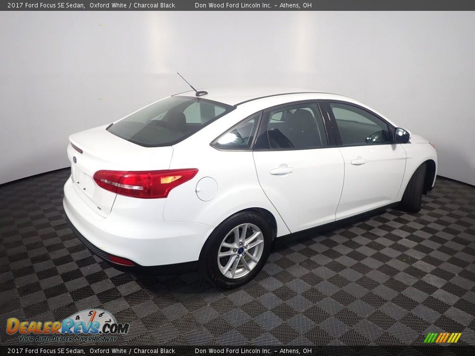 2017 Ford Focus SE Sedan Oxford White / Charcoal Black Photo #17