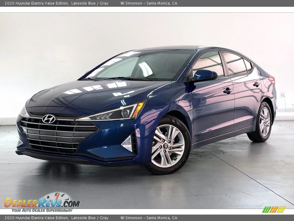 Front 3/4 View of 2020 Hyundai Elantra Value Edition Photo #11