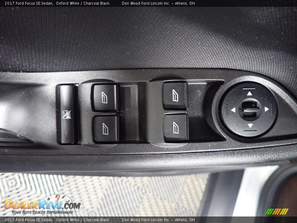2017 Ford Focus SE Sedan Oxford White / Charcoal Black Photo #21
