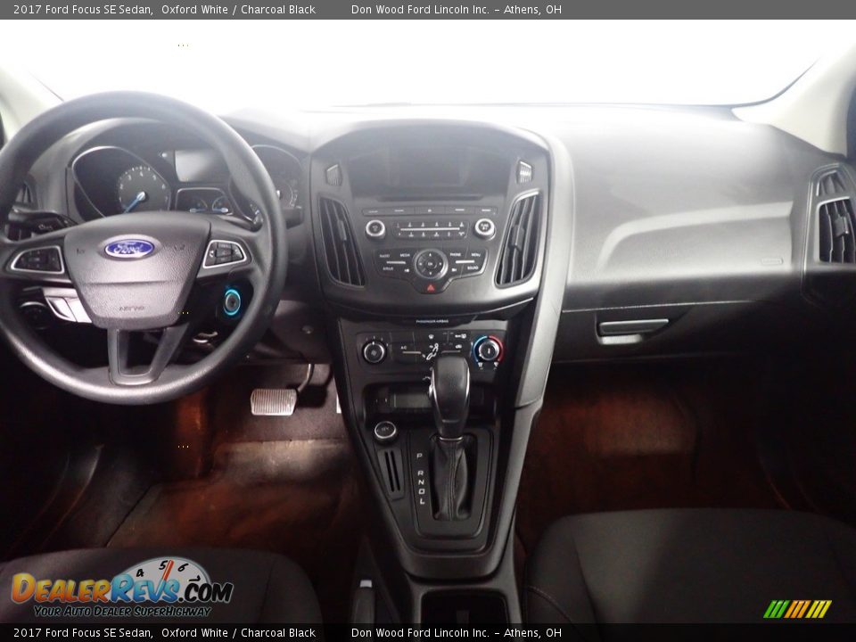 2017 Ford Focus SE Sedan Oxford White / Charcoal Black Photo #25