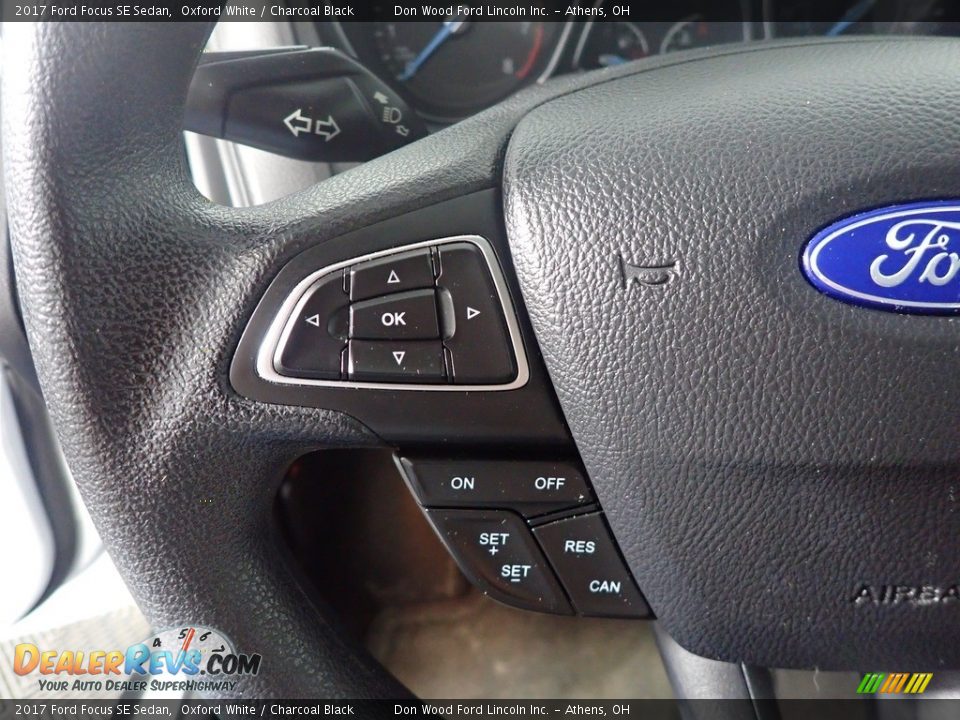 2017 Ford Focus SE Sedan Oxford White / Charcoal Black Photo #29