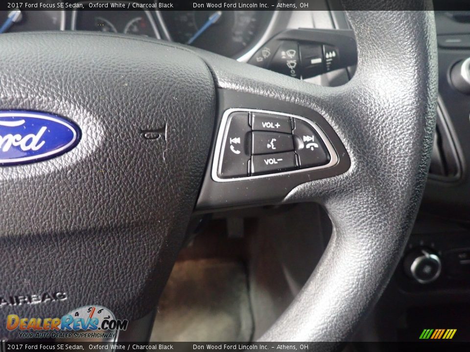 2017 Ford Focus SE Sedan Oxford White / Charcoal Black Photo #30
