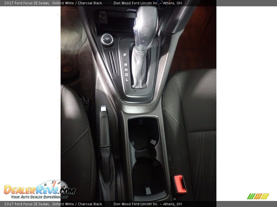 2017 Ford Focus SE Sedan Oxford White / Charcoal Black Photo #32