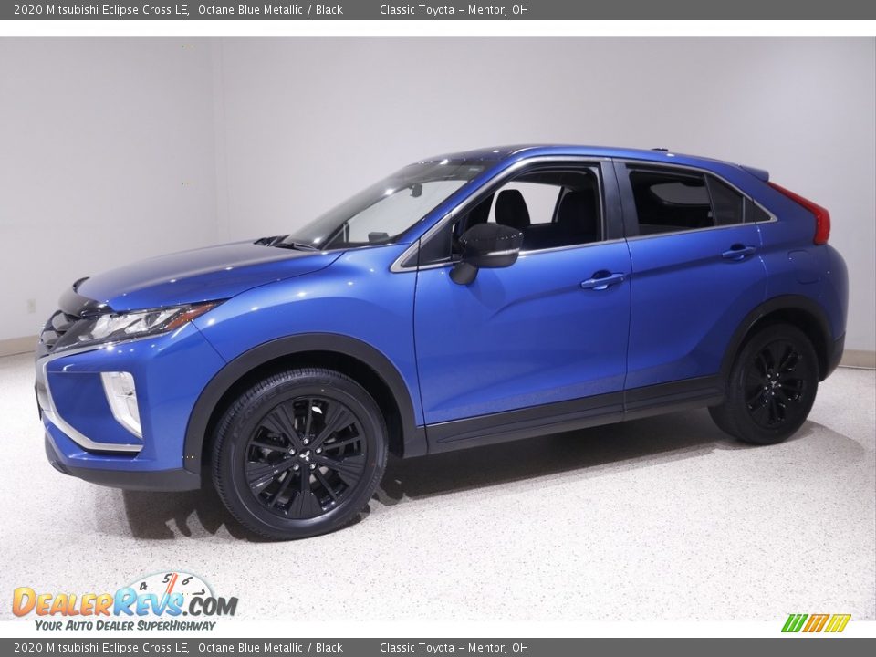 Front 3/4 View of 2020 Mitsubishi Eclipse Cross LE Photo #3