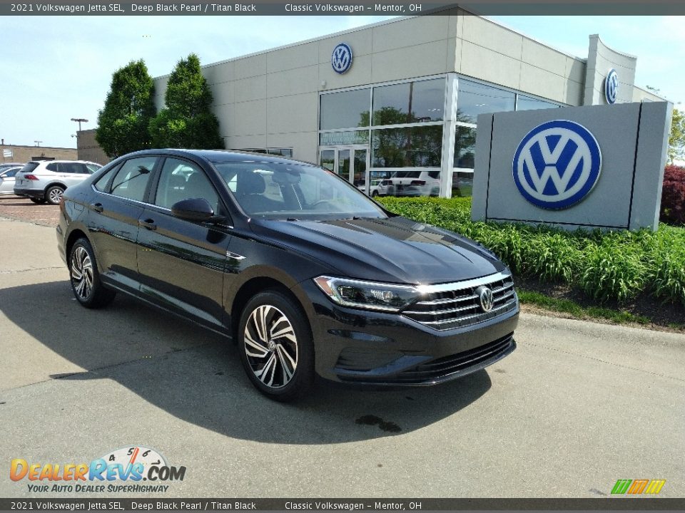 Front 3/4 View of 2021 Volkswagen Jetta SEL Photo #1