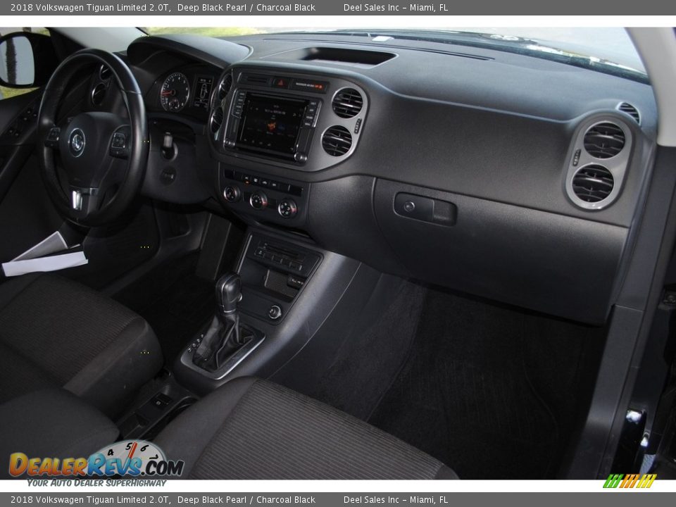 2018 Volkswagen Tiguan Limited 2.0T Deep Black Pearl / Charcoal Black Photo #17