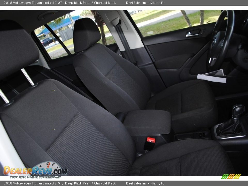 2018 Volkswagen Tiguan Limited 2.0T Deep Black Pearl / Charcoal Black Photo #18