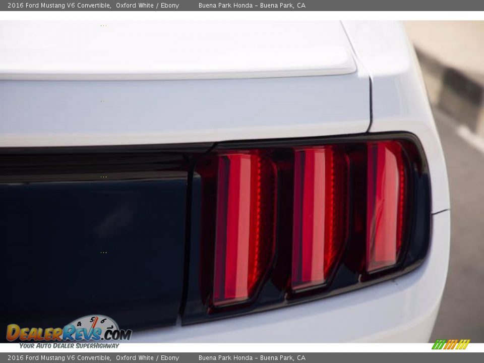 2016 Ford Mustang V6 Convertible Oxford White / Ebony Photo #14