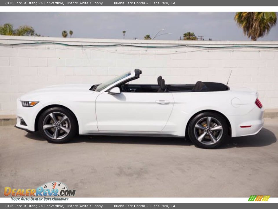 2016 Ford Mustang V6 Convertible Oxford White / Ebony Photo #16