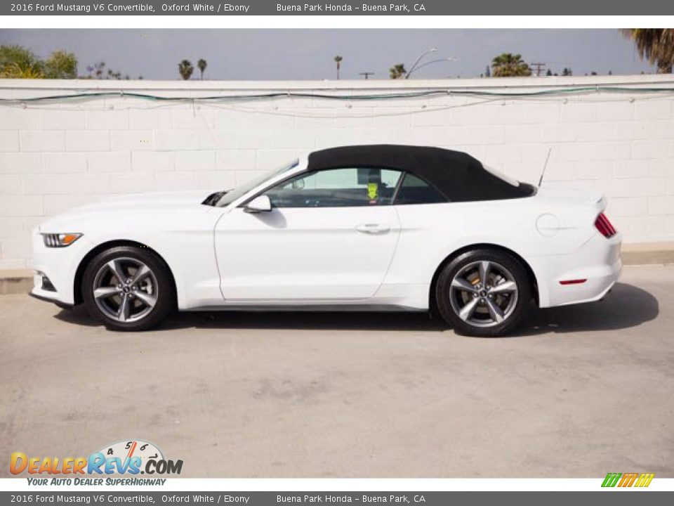 2016 Ford Mustang V6 Convertible Oxford White / Ebony Photo #17